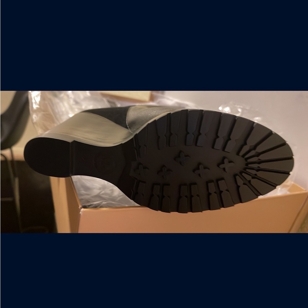 Brand new never worn Michael Kors boots - Picture 4 of 4